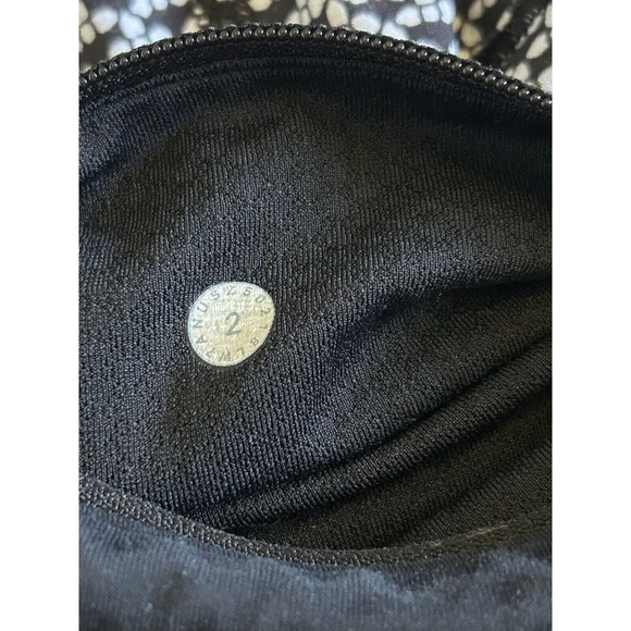 Black Shorts Lululemon Size 2 Exercise Shorts Polyester Activewear Running - Picture 5 of 5